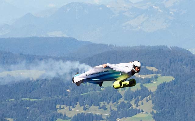 BMW-electrified-wingsuit