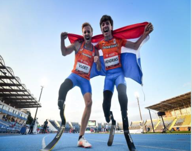 Olivier Hendriks celebrating his victory with Levi Vloet, Image credits- www.paralympic.org