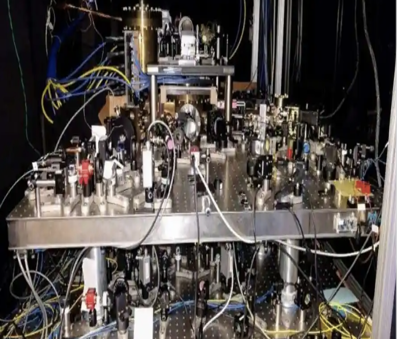 The award winning optical-lattice clock stored at Jun Ye’s lab in the University of Colarado Image Source: Twitter@CUSystem